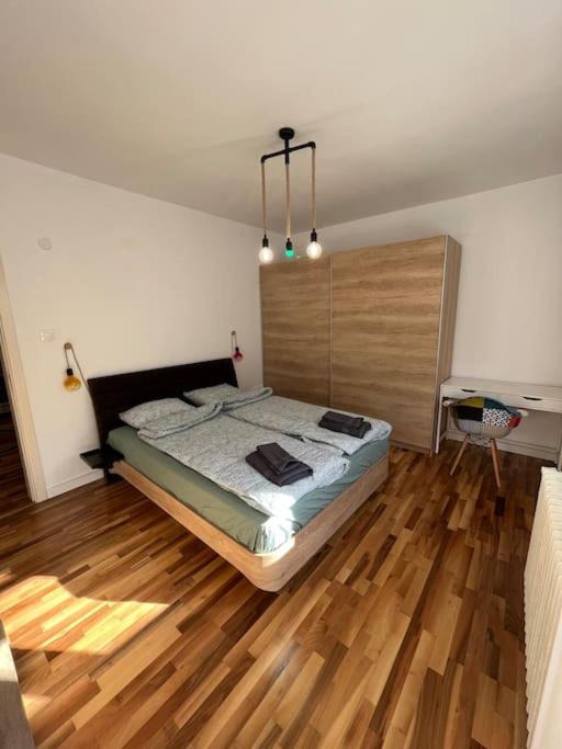 Family Friendly Downtown Apart Sofia Luaran gambar