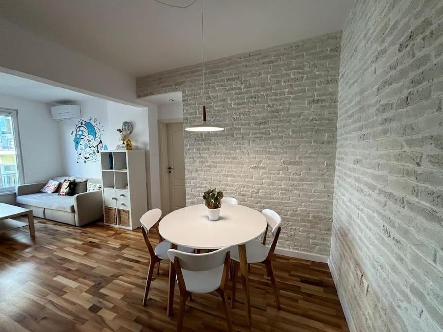 Family Friendly Downtown Apart Sofia Luaran gambar